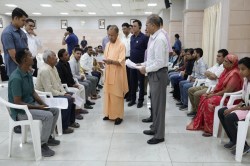 CM Janta Darbar: मुख्यमंत्री जनता दरबार के बाहर रिटायर्ड फौजी ने खाया नशीला
पदार्थ - image