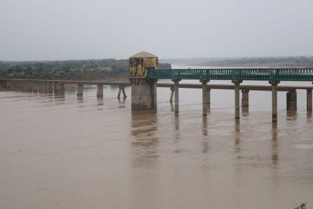 शांत हुआ चंबल का रौद्र रूप, लेकिन पीछे छोड़े बर्बादी के निशां The ferocious form of Chambal has calmed down, but it has left behind signs of destruction