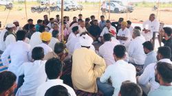 गुड्डी: सोलर प्लांट के बाहर पड़ाव में उमड़ी भीड़, ग्रामीणों का विरोध प्रदर्शन - image