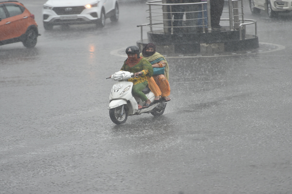 प्रदेश के विभिन्न हिस्सों में भारी बारिश की चेतावनी (फोटो सोर्स :Patrika/ Ritesh Singh)