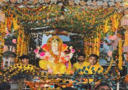 गणेश महोत्सव का हुआ आगाज, घर-घर में विघ्नहर्ता गजानन की पूजा-अर्चना की गई - image