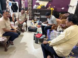 रेलवे ड्राइवर के सूने आवास में अज्ञात चोरों ने दिया चोरी की वारदात को अंजाम - image