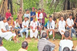 CG News: सिलगेर में शिक्षा दूत की हत्या से सनसनी, सर्व आदिवासी समाज ने परिजनों
से की मुलाकात - image