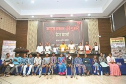 नक्सल पीड़ितों ने उपराष्ट्रपति पद के उम्मीदवार जस्टिस रेड्डी का किया विरोध,
ग्रामीणों ने सुनाई आपबीती - image