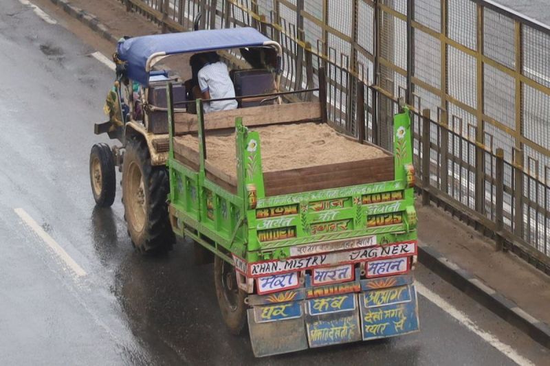 अवैध बजरी पर कसेगी नकेल, सागरपाडा और बरेठा बॉर्डर पर लगेगी चेकपोस्ट Illegal gravel will be curbed, checkposts will be set up at Sagarpada and Baretha borders