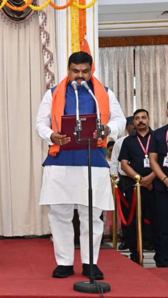 राज्यपाल डेका ने दिलाई तीन मंत्रियों को शपथ (फोटो सोर्स- DPR)
