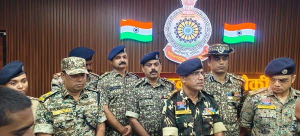 CG Naxal Encounter: छत्तीसगढ़ में बड़ी सफलता, दो इनामी नक्सली नेता ढेर, देखें Photo