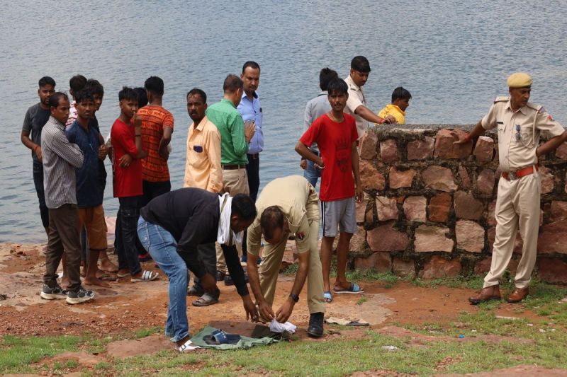 मम्मी-पापा माफ करना...मैं प्रेशर सहन नहीं कर पा रहा, अब थक गया... Mom and Dad, please forgive me... I am unable to bear the pressure, I am tired now...