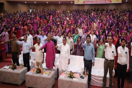 दो हजार से अधिक आंगनबाड़ी कार्यकर्ताओं के खाते में आए 501 रुपए More than two thousand Anganwadi workers received Rs 501 in their accounts