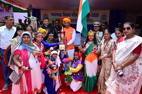 CG News:स्वतंत्रता दिवस समारोह: शालेय विद्यार्थियों की सांस्कृतिक प्रस्तुतियों ने बांधा समां, देखें 
