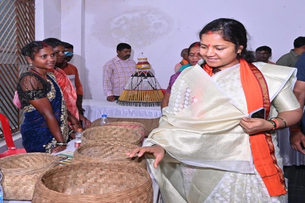 मंत्री राजवाड़े ने किया आकांक्षा हाट का उद्घाटन (फोटो सोर्स- DPR)