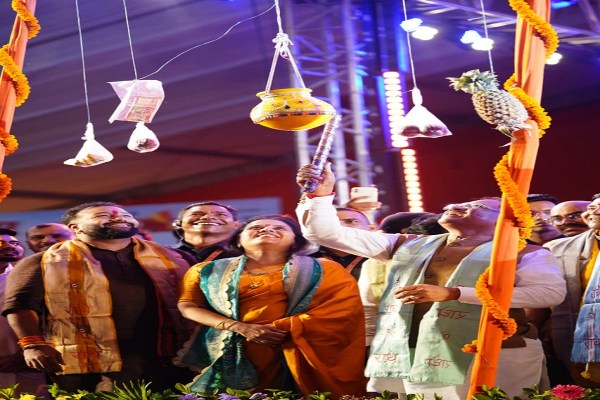 श्रीकृष्ण जन्माष्टमी उत्सव में उमड़ा आस्था का सैलाब (फोटो सोर्स- X हैंडल)