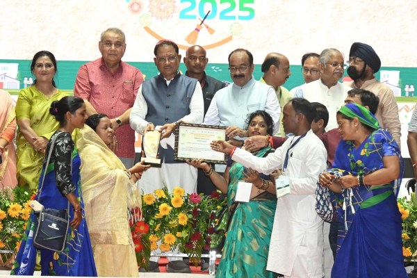 CM साय ने पैर पखारकर दिया सम्मान (फोटो सोर्स- DPR)