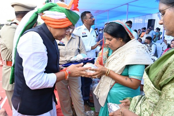 टंक राम वर्मा ने किया ध्वजारोहण (फोटो सोर्स- DPR)