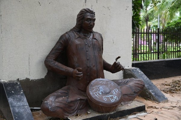 कलाकृतियाें को शरारती तत्वों ने किया क्षतिग्रस्त (फोटो सोर्स- पत्रिका)