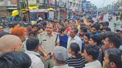 एक व्यक्ति ने फंदा लगाकर दी जान, परिजनों का आरोप सरपंच सहित अन्य लोगों ने बेटे
से की थी मारपीट, इसलिए थे दहशत में - image