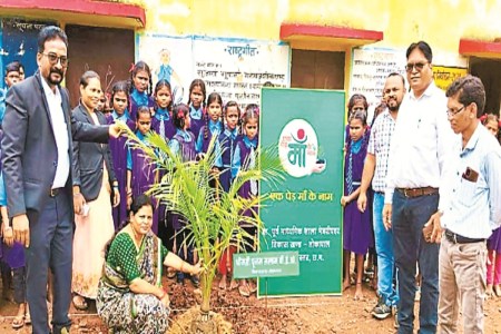 ‘माँ के नाम पर एक पेड़’ अभियान (Photo source- Patrika)