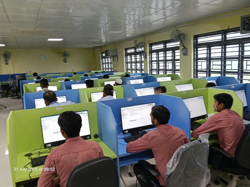 ऑनलाइन परीक्षा के लिए कंप्यूटर लैब