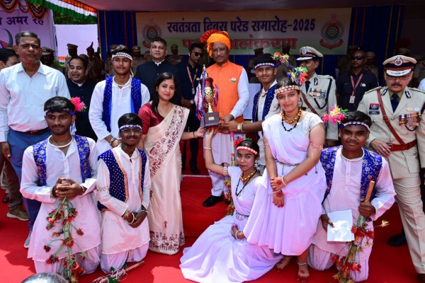 CG News:स्वतंत्रता दिवस समारोह: शालेय विद्यार्थियों की सांस्कृतिक प्रस्तुतियों ने बांधा समां, देखें 
