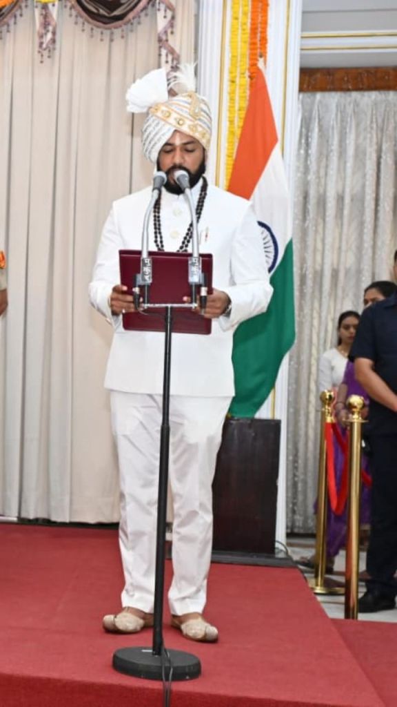 राज्यपाल डेका ने दिलाई तीन मंत्रियों को शपथ (फोटो सोर्स- DPR)
