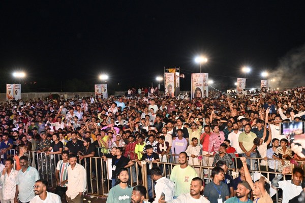 श्रीकृष्ण जन्माष्टमी उत्सव में उमड़ा आस्था का सैलाब (फोटो सोर्स- X हैंडल)