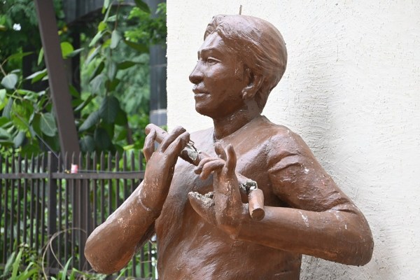 कलाकृतियाें को शरारती तत्वों ने किया क्षतिग्रस्त (फोटो सोर्स- पत्रिका)