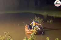 Udaipur News Car Falls into Baidi River