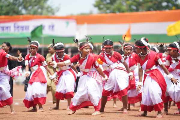 CG News:स्वतंत्रता दिवस समारोह: शालेय विद्यार्थियों की सांस्कृतिक प्रस्तुतियों ने बांधा समां, देखें 
