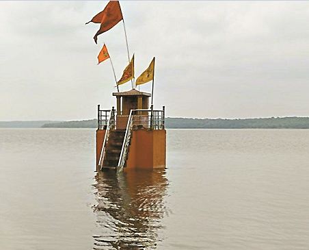 Gangrel Dam: कभी भी छलक सकता है गंगरेल बांध, हुआ लबालब देखें तस्वीरें 
