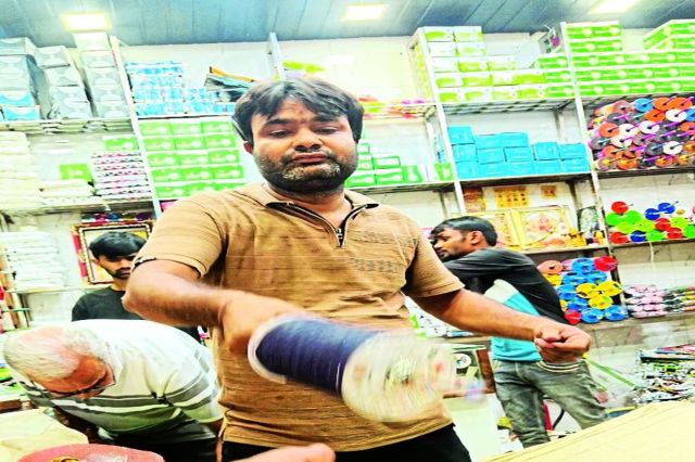 चाइनीज मांझे से वो काटा की होड़, कहीं टूट ना जाए सांसों की डोर