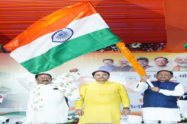 तिरंगा यात्रा में मुख्यमंत्री विष्णु देव साय (फोटो सोर्स- X हैंडल)