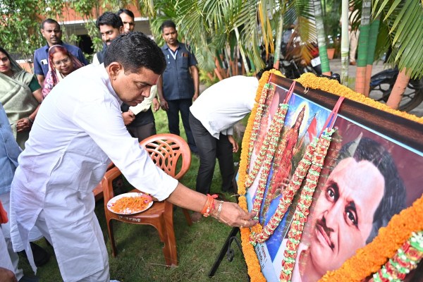 टंक राम वर्मा ने किया ध्वजारोहण (फोटो सोर्स- DPR)