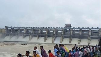 Gangrel Dam: कभी भी छलक सकता है गंगरेल बांध, हुआ लबालब देखें तस्वीरें 
