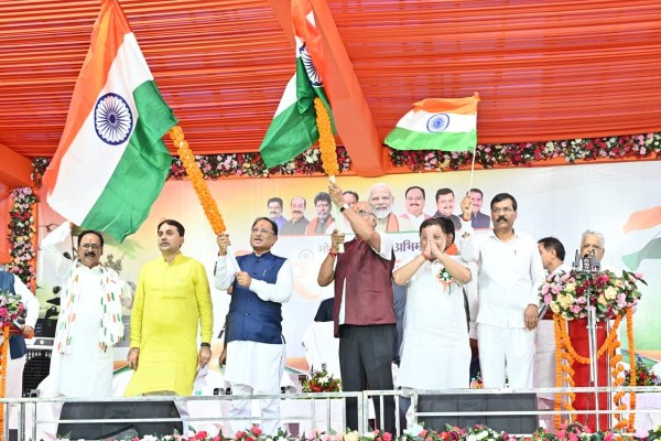 तिरंगा यात्रा में मुख्यमंत्री विष्णु देव साय (फोटो सोर्स- X हैंडल)