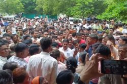 MP Breaking: ‘विशेष वर्ग’ के युवक ने भगाई युवती, Love Jihad को लेकर हंगामा, थाने
का घेराव, देखें वीडियो - image