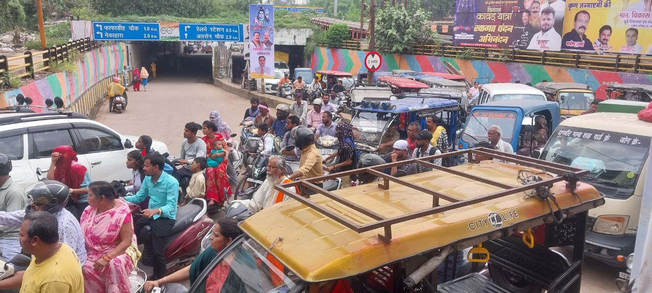 CG News: सुबह-सुबह रायपुर में जाम, लोग हुए परेशान, देखें photo…