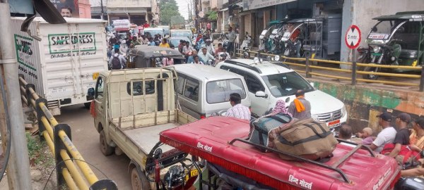 CG News: सुबह-सुबह रायपुर में जाम, लोग हुए परेशान, देखें photo...