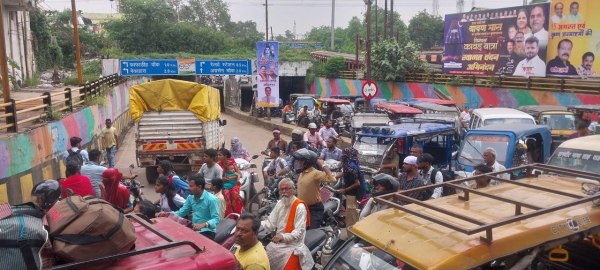 CG News: सुबह-सुबह रायपुर में जाम, लोग हुए परेशान, देखें photo...