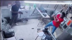 सात दिन पहले शुरू हुए दो टोल नाकों पर हमला: मारपीट, तोड़फोड़ और धमकी—सीसीटीवी
में कैद पूरी वारदात - image