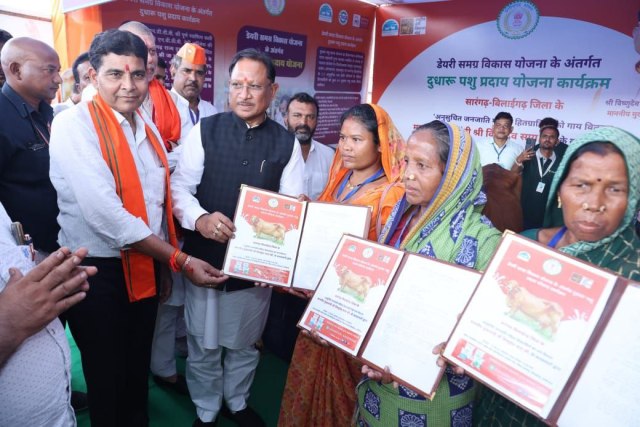 CM साय किया स्वच्छता दीदियों का सम्मान, बिलासपुर में हुआ स्वच्छता संगम-2025, देखें Photo...(photo-patrika)