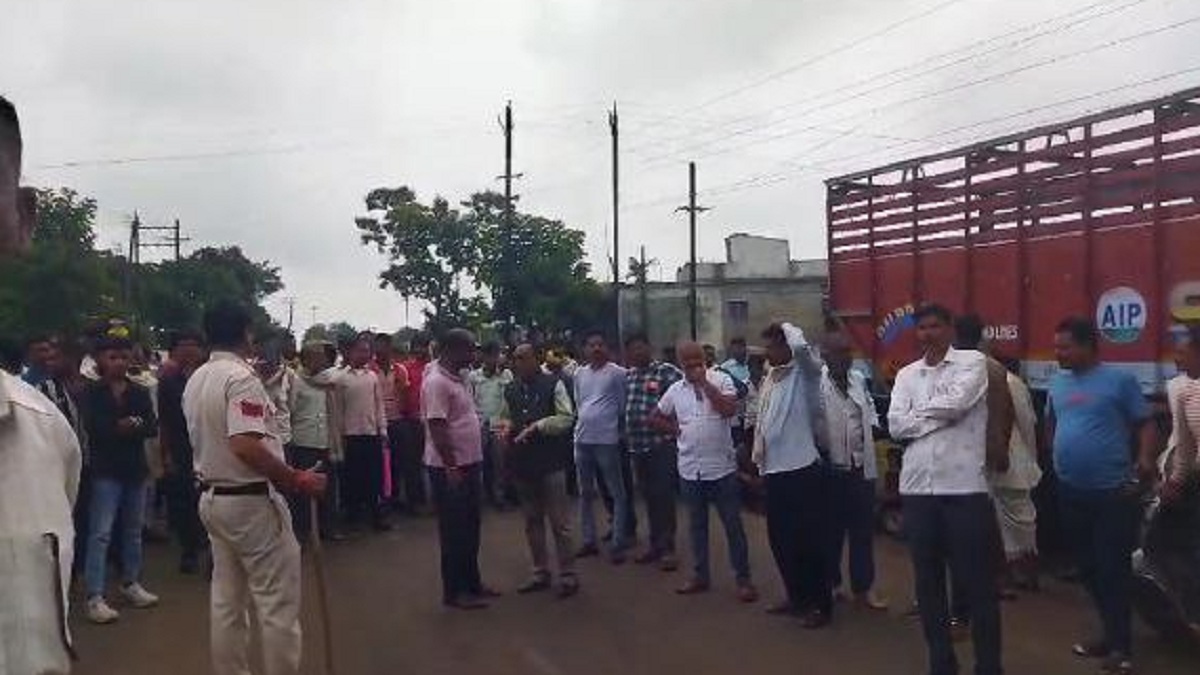 Video: किसान परेशान, सडक़ पर उतरकर किया चक्काजाम