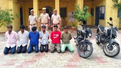 ऑपरेशन वेलकम: पर्यटकों को झूठे प्रलोभन देकर कर रहे थे परेशान, चढ़े पुलिस के
हत्थे - image