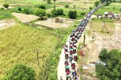 मुंडावर से खैरथल तक ट्रैक्टर रैली निकाल सरकार को चेताया, ज्ञापन सौंपा - image