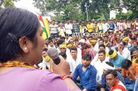 reserved inspector beats constable with belt tribal protest khargone mp news (Patrika.com)