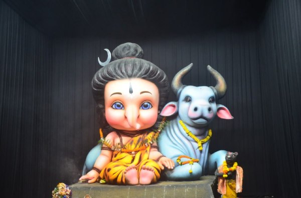 Ganesh Utsav 2025: रायपुर में अलग-अलग थीम में विराजे गणपति, पलकें झपकने वाले मूर्ति ने मोहा मन,देखें तस्वीरें