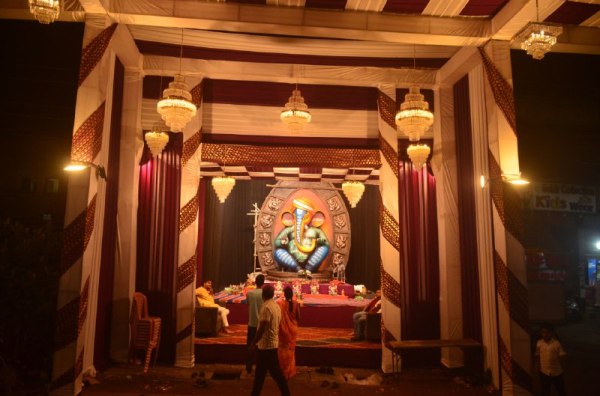 Ganesh Utsav 2025: रायपुर में अलग-अलग थीम में विराजे गणपति, पलकें झपकने वाले मूर्ति ने मोहा मन,देखें तस्वीरें