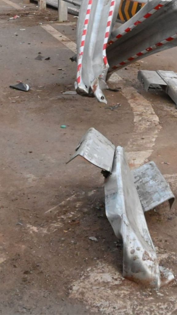 CG News: रायपुर में तेलीबांधा तिराहा पर बढ़ा खतरा, कार हादसे के बाद सेटी वॉल टूटी