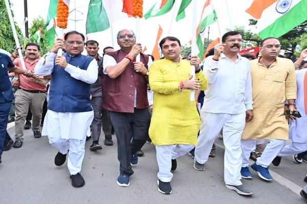 तिरंगा यात्रा में मुख्यमंत्री विष्णु देव साय (फोटो सोर्स- X हैंडल)