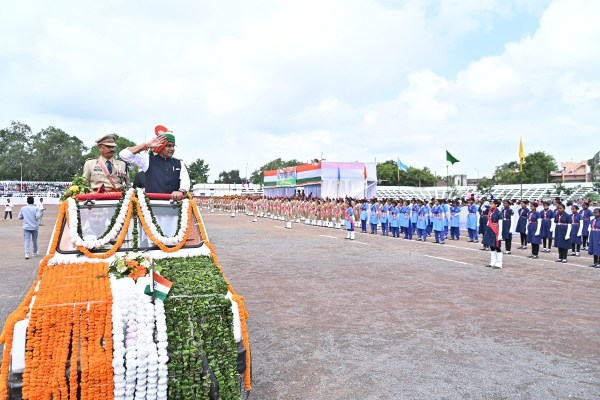 टंक राम वर्मा ने किया ध्वजारोहण (फोटो सोर्स- DPR)