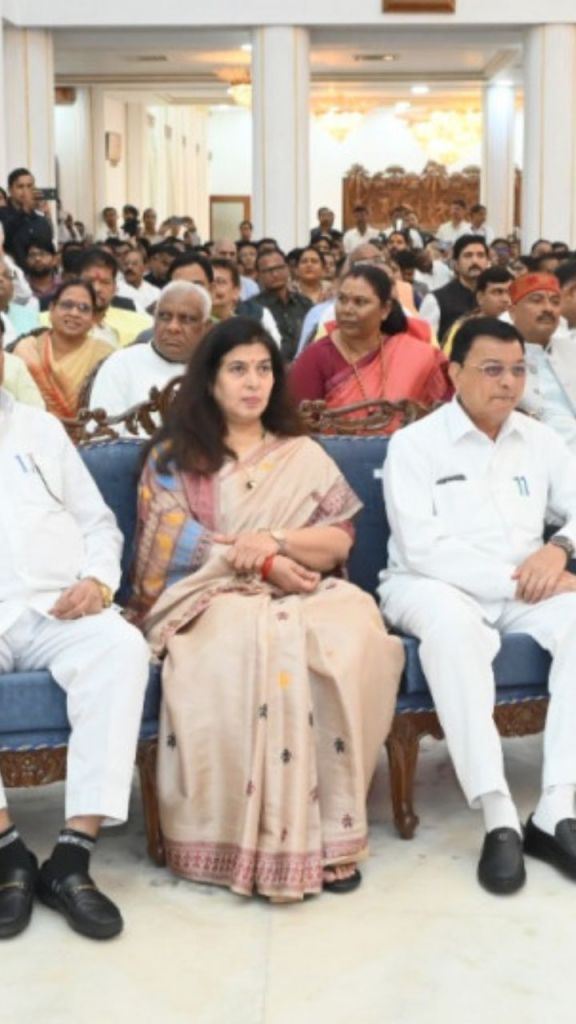 राज्यपाल डेका ने दिलाई तीन मंत्रियों को शपथ (फोटो सोर्स- DPR)
